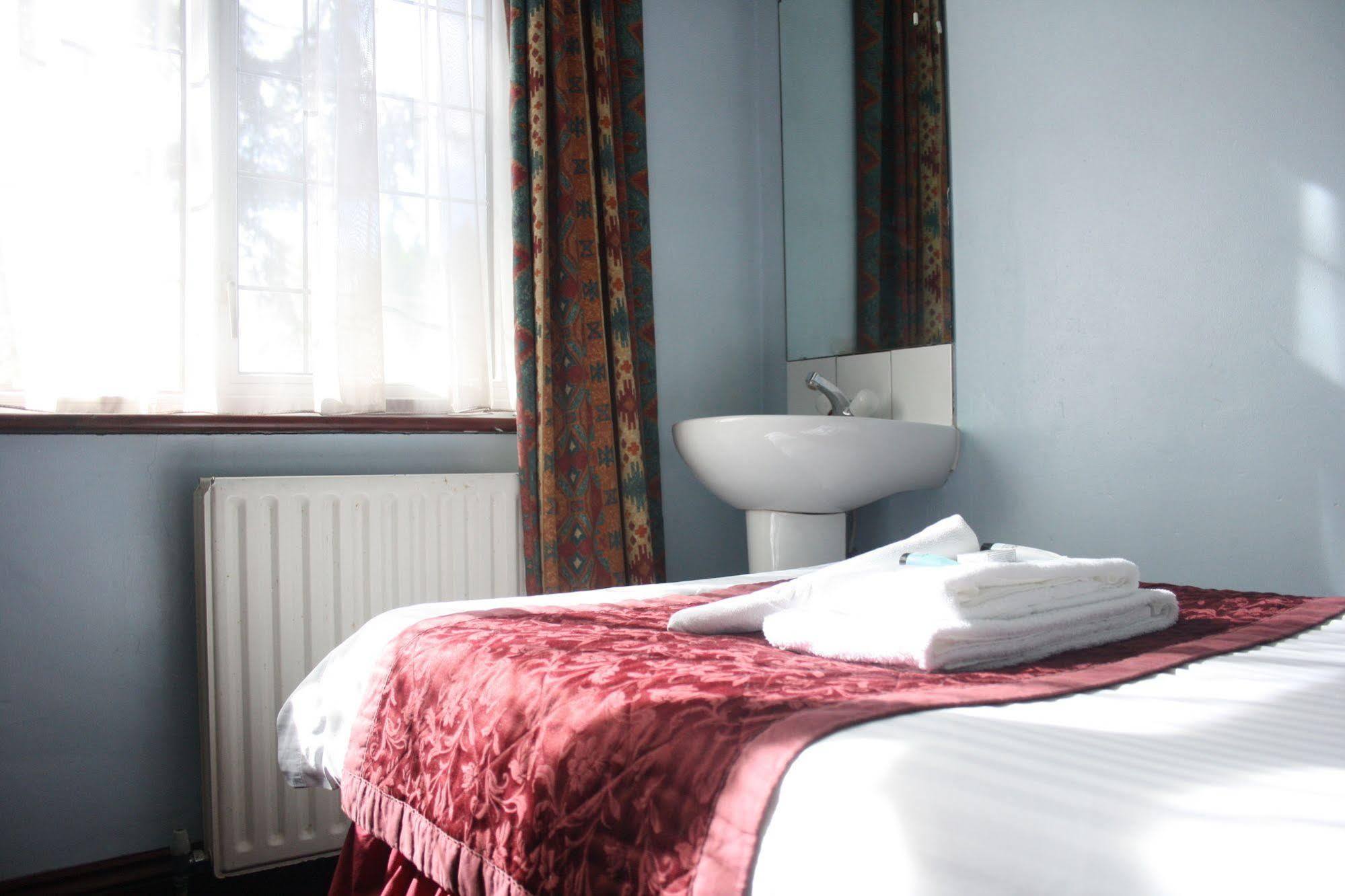 Kings Paget Hotel West Drayton  Eksteriør bilde